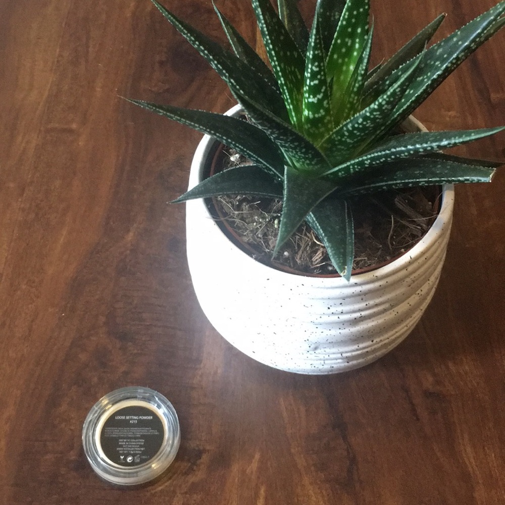 YC Collection | Loose Setting Powder - Picture 2 of 4